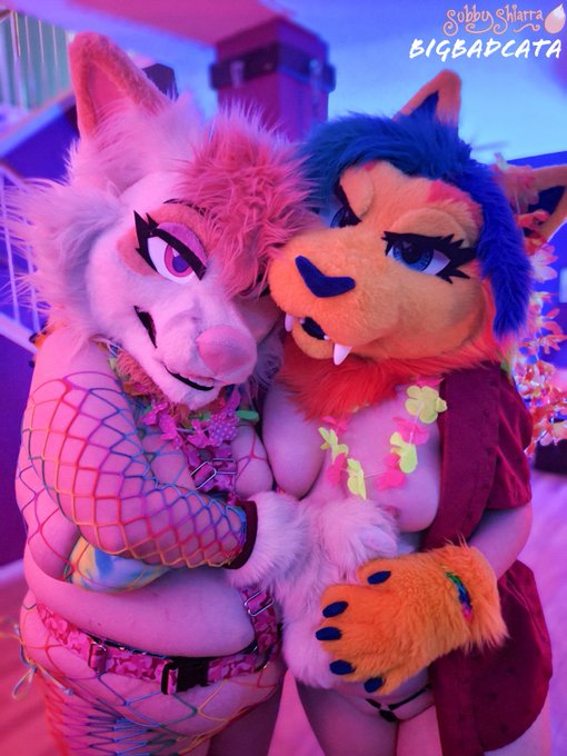 Who could resist two such adorable cuties? Let us seduce you during the day &amp; in your dreams💕 Featuring