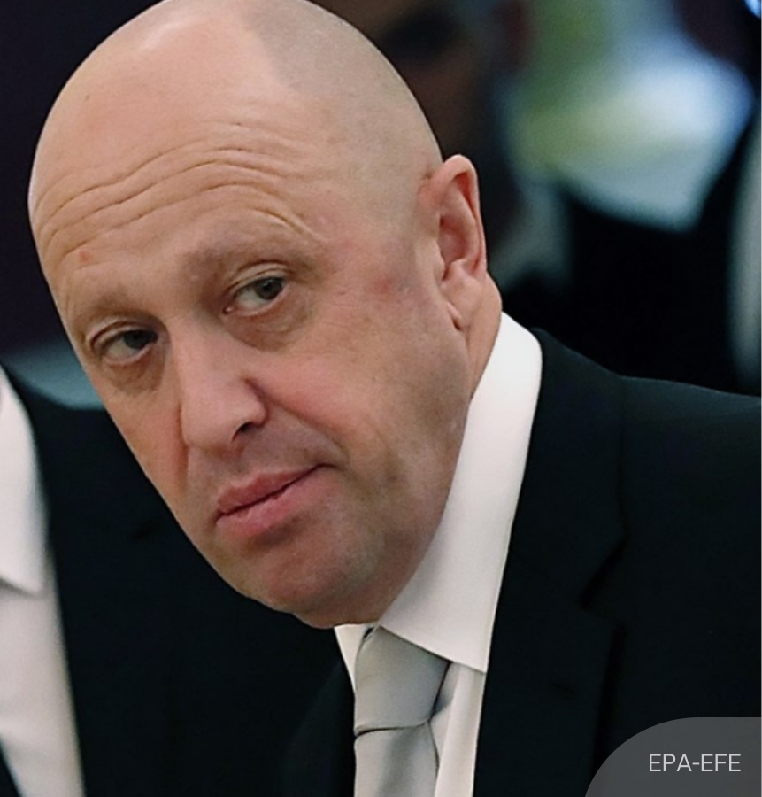 NewsBFM's tweet photo. 1. Wagner chief Yevgeny Prigozhin has reached a deal with the Kremlin to go into exile, ending one of Russia's most serious security crisis in decades.  

Under the deal, Prigozhin will leave for Belarus and Russia will not prosecute either him or the group's members. https://t.co/rnQbvCm8lR