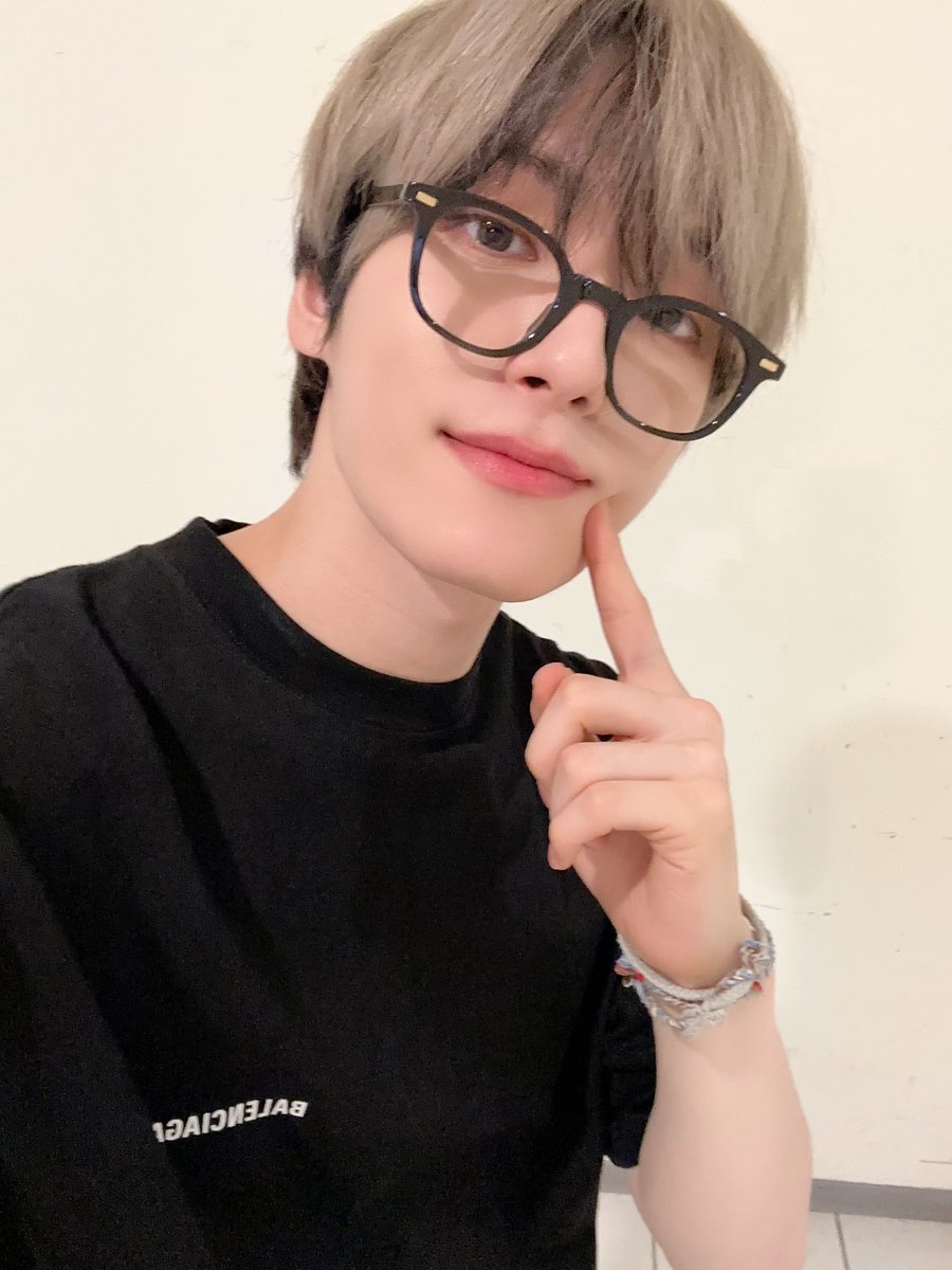 Another glasses Wish is ready to hypnotize you.