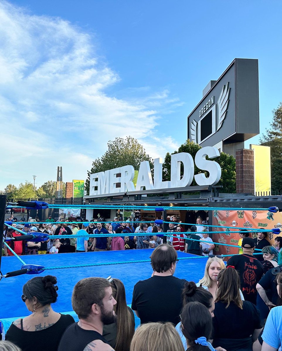 nosellent's tweet image. What a fun night of @EugeneEmeralds #baseball and @powprowrestling’s #basebrawl!

Make sure you purchase your tickets for the next show #PickYourPoison at Whirled Pies on 07/22/23. Link for tickets can be found on our website or go straight to POW! Pro Wrestlings page!