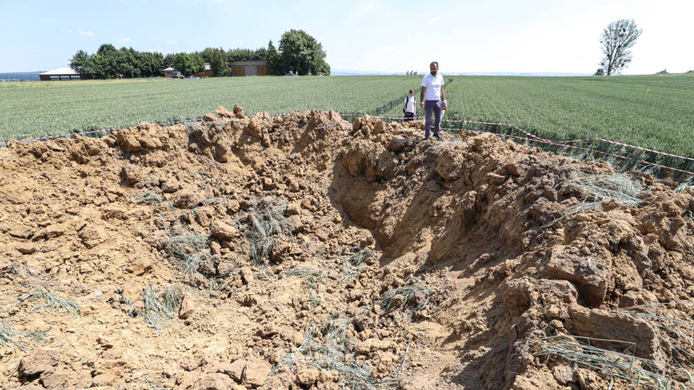 Small earthquake in Germany, four years ago, proved to be the spontaneous detonation of a #WW2 bomb. (Apparently happens about once a year.)