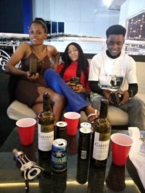 iamphonslord's tweet photo. @iamphonslord that Boki boy trying to build life from trash without no one help @oluwa nah ur hand I dey https://t.co/qjqhAbX2QD