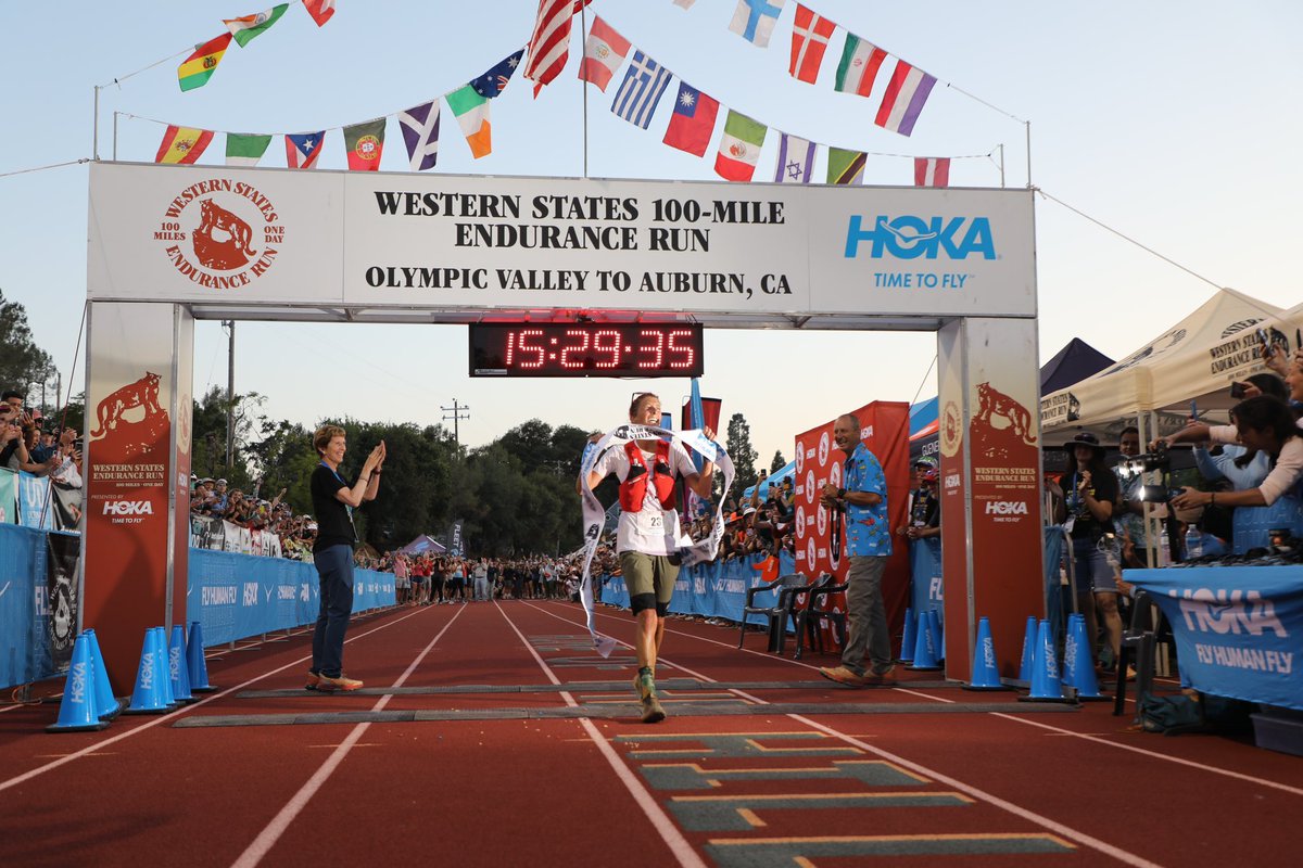 bimtaks's tweet photo. WOW!!!

Courtney Dauwalter wint Western States in 15:29:34 uur, daarmee verpulverd ze het oude parcours record van 16:47:19 en wordt ze zesde overal. 

GOAT

Tom Evans wint de wedstrijd in 14:40:22 uur, de op drie na snelste tijd ooit.

#WS100 

📸 @iRunFar https://t.co/7zePnARuBK