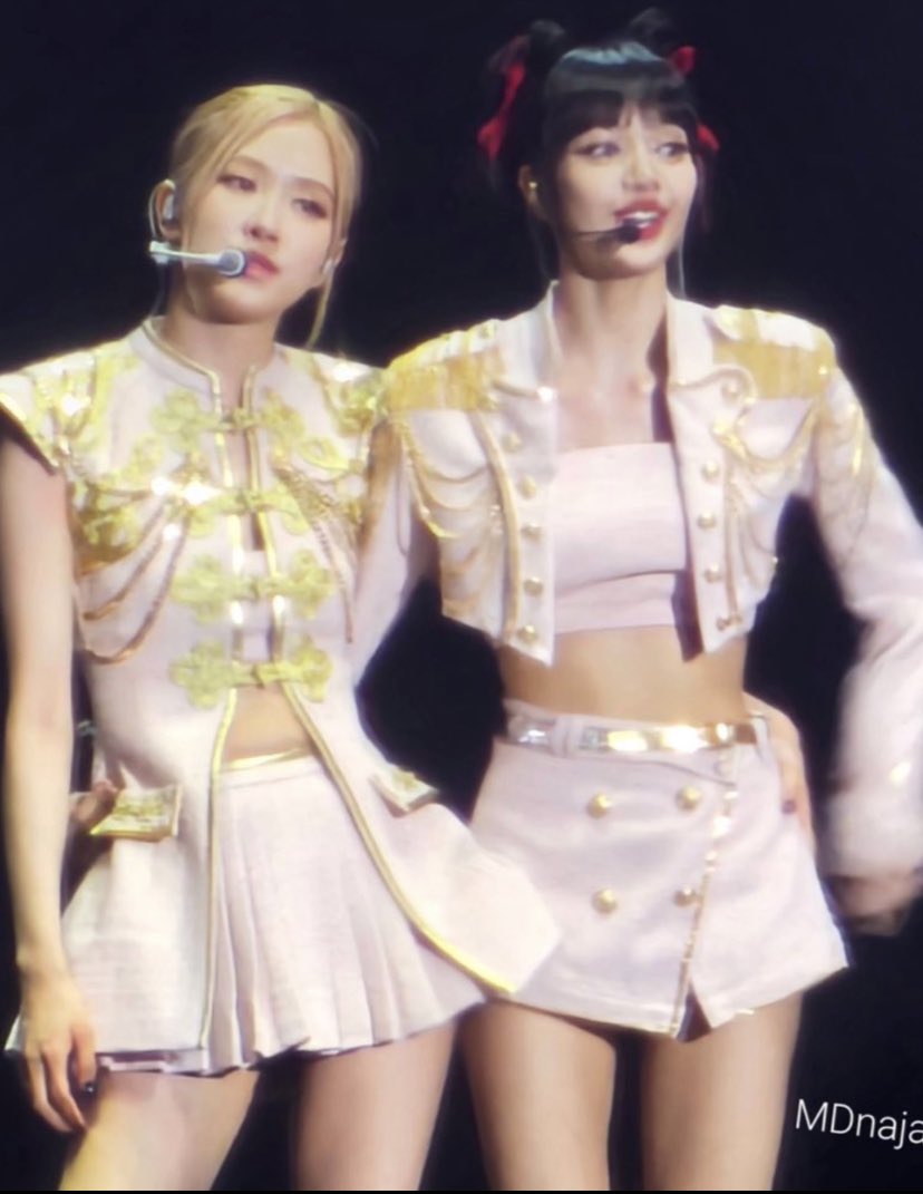 boyresidez's tweet photo. #CHAELISA #로제 #리사 https://t.co/g8j8Yhwxpd