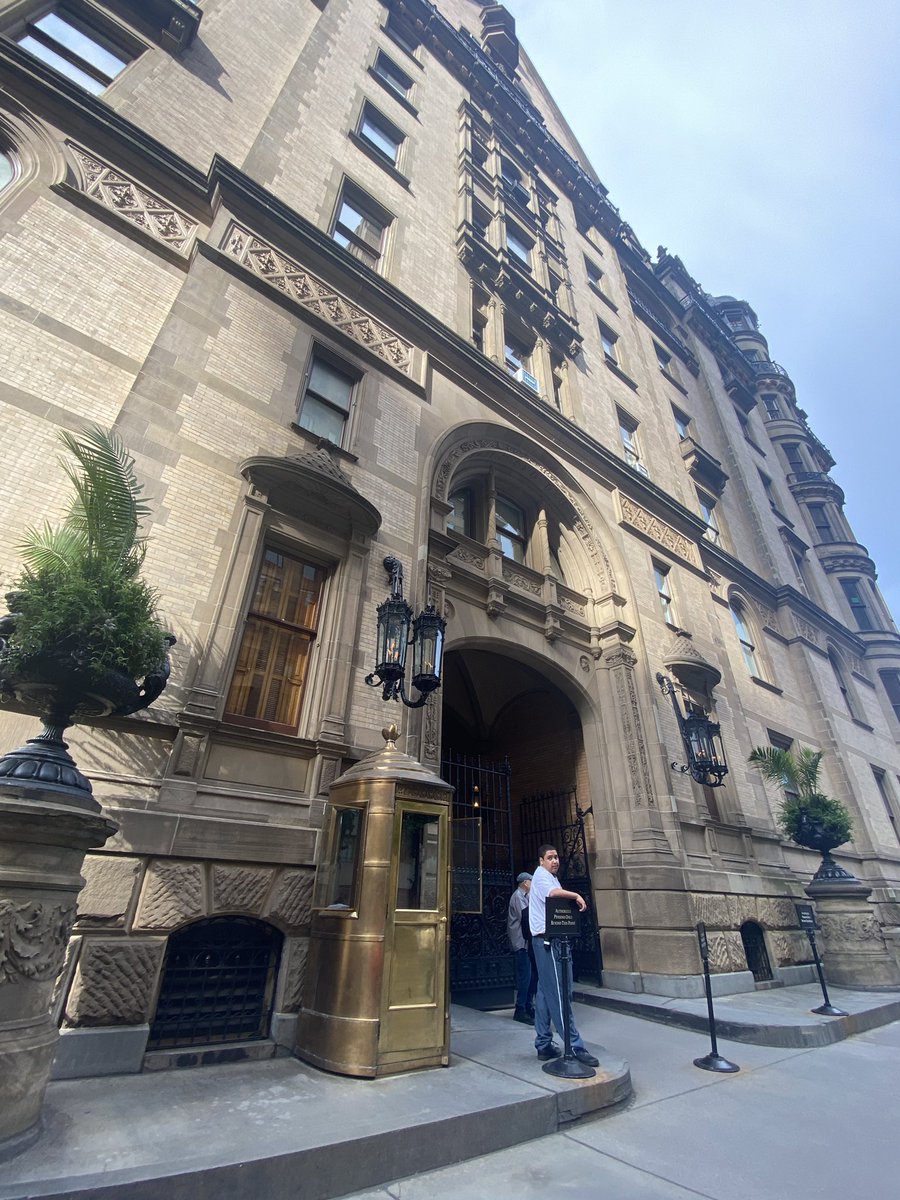 esmij's tweet photo. Did want to be alone, so I ran to NYC. #travelmom https://t.co/jQc94RDVoR