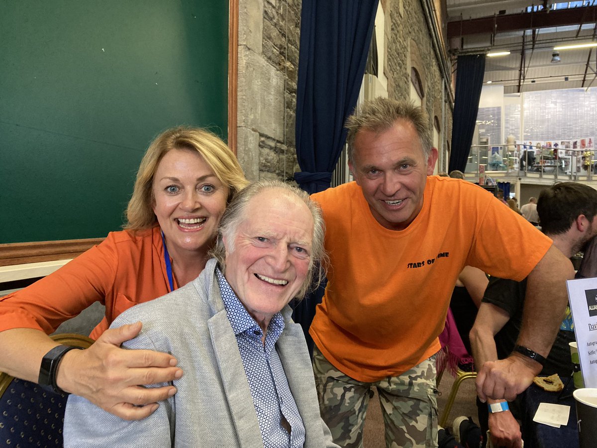 LJDibben's tweet photo. Had the best day yesterday at @STARSOFTIME #Comiccon #steammuseum #Swindon with the lovely @ManningOfficial and @bradders_david and #ChristopherRyan #youngones https://t.co/Vu5Xddv3c7