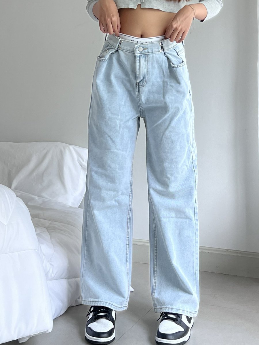 itfeelstory's tweet image. ตัวนี้น่ารักมากก ทรงขาใหญ่ๆ เลย พรางหุ่นสุดยอด เป็นสียีนส์ซีดที่น่ารัก ใส่แล้วคือตัวเล็กตัวน้อยทำให้ดูขายาวด้วย ผ้าดีโคตรร ใส่ได้ทั้งเอวสูงเอวต่ำ ตรงปก ตัวละ 169 บาทเอง น่ารักโลกพัง 

: lzd.co/3Nr0cG6