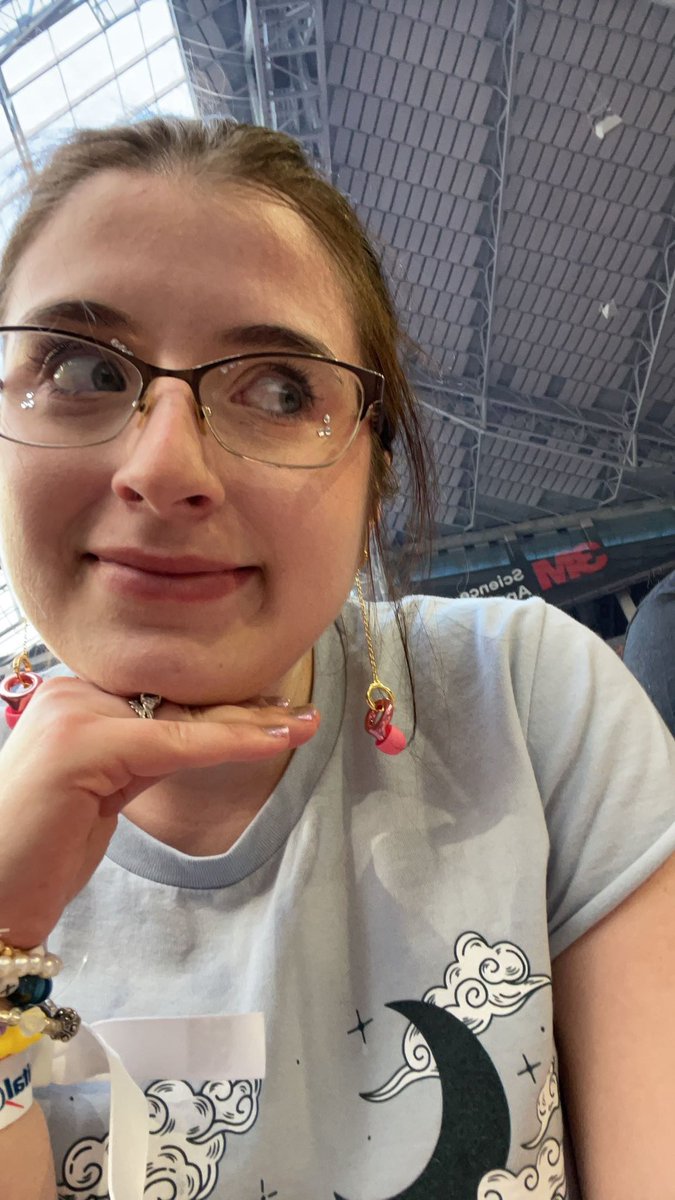 97Olstad's tweet image. Me before and after the Eras Tour. (It rained and I walked the long way to my car) #MinneapolisTSTheErasTour