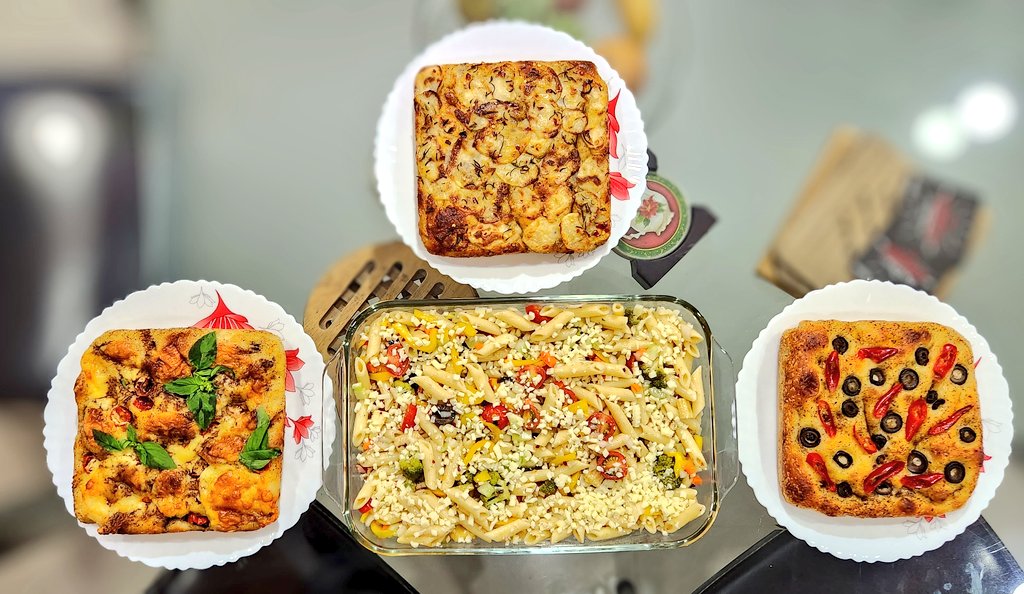 AditeeDate's tweet image. Pasta salad tossed in home made dressing and delish focaccia courtesy @gauripokhariyal
#spoiltforchoice