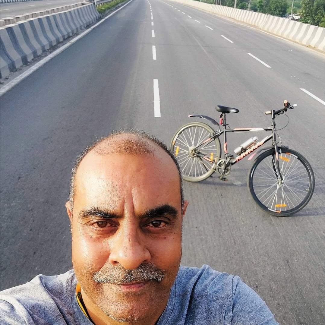 rajinder_kler's tweet photo. चल अपने रास्ते ,
 मस्त अपनी चाल ,🚶
 मंज़िल सबकी अपनी ,
 सबकी अपनी अपनी चाल 🚶🚶‍♀️

 #future #roadmap #selfdecision #decision #carrier #uncertain #uncertainty #weekend #lifequotes #lifequotes #lifelessons #life #kler #kurukshetra #Haryana https://t.co/LAT7QqMAWH