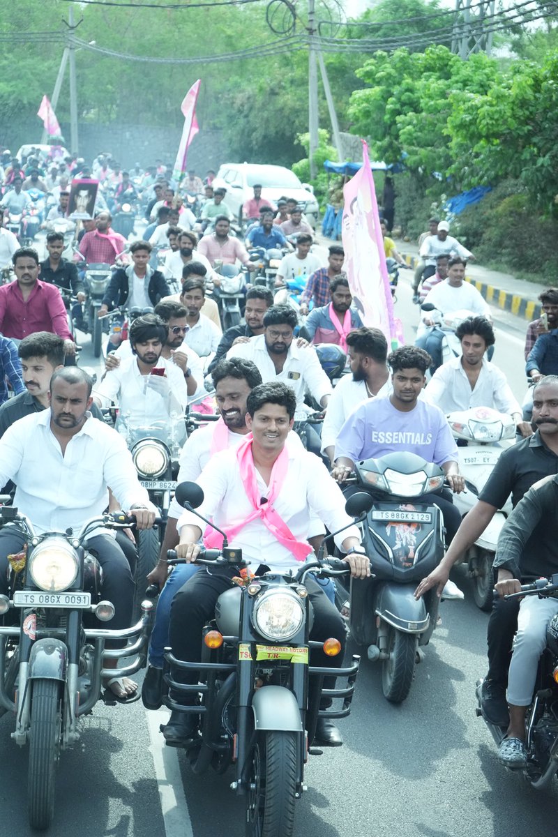 JAGANBRS's tweet photo. జోహార్ తెలంగాణ అమరవీరులకు... 

#కేసీఆర్ నాయకత్వంలో అమలవుతున్న నేటి తెలంగాణ సంక్షేమం-అభివృద్దే, నాడు ప్రత్యేక రాష్ట్ర రాష్ట్రం కోసం నేలరాలిన అమరవీరులకు నిజమైన నివాళి 🙏 

#TelanganaMartyrsMemorial https://t.co/llEDrctRjI