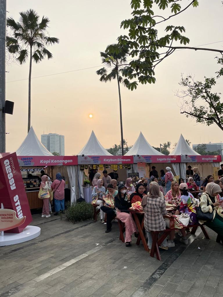 vanilarizt's tweet photo. Fix banget rame poll dan seru poll event Emina😍di #EurekaFest2023 karna ada zona menarik,Roller Dance Showcase sama M&amp;G Reality club..gimana gak tertarik guys.. https://t.co/zLiP78zPLR