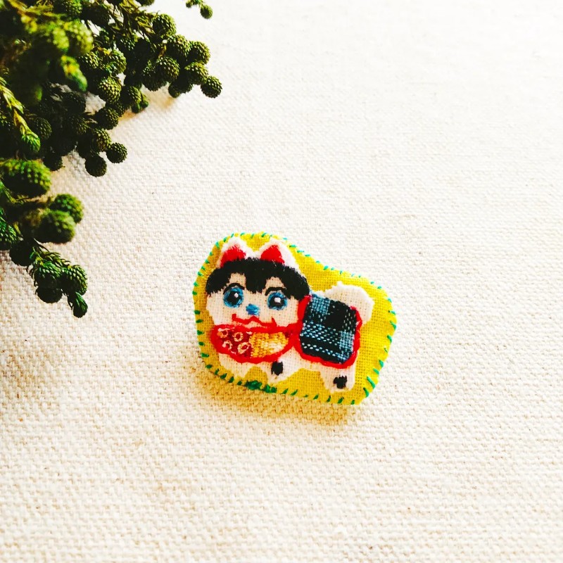 fuwari_kobo's tweet photo. 犬張り子ブローチ🐶
刺繍ブローチです🍀
久留米絣や着物柄を使用しています。
minne、Creemaに出品中です。
https://t.co/vSEYVskVYb
#犬張り子　#刺繍　#ブローチ　#縁起物　#minne　#creema https://t.co/AcSqYorTlH