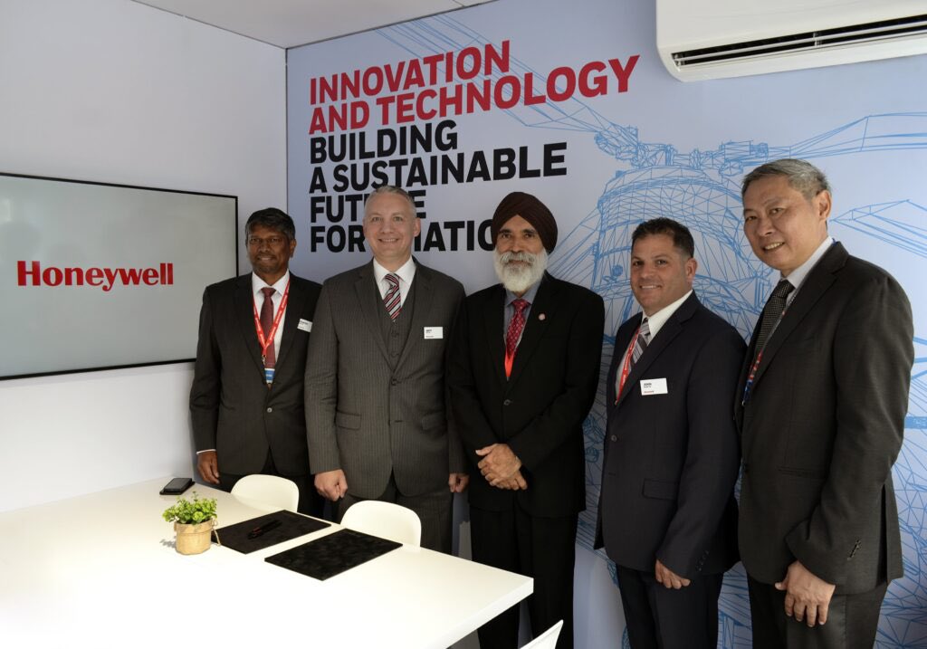 Honeywell announced a Memorandum of Understanding (MOU) with ST Engineering to explore opportunities around retrofit,modification,and upgrade (RMU) programs for fixed wing and rotary wing platforms @Honeywell_Aero @stengineeringna #Aircraft #Airplane #aviationlovers #Engineering