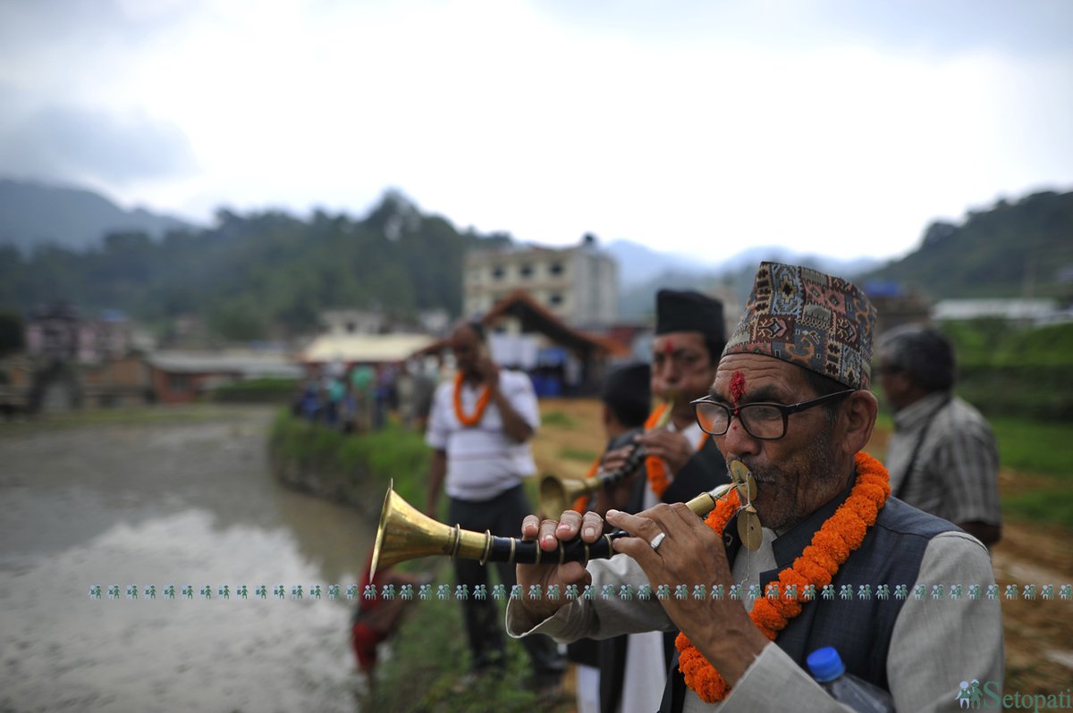 maharjanarayan's tweet photo. FilePhotos: Ropai - Rice Plantation Day
Photos©Narayan Maharjan/Setopati.com- 2020
#ropai #rice #plantation #setopat #setopatiphotos
#nepal #farmers #moment https://t.co/uYpZsp5XBC
