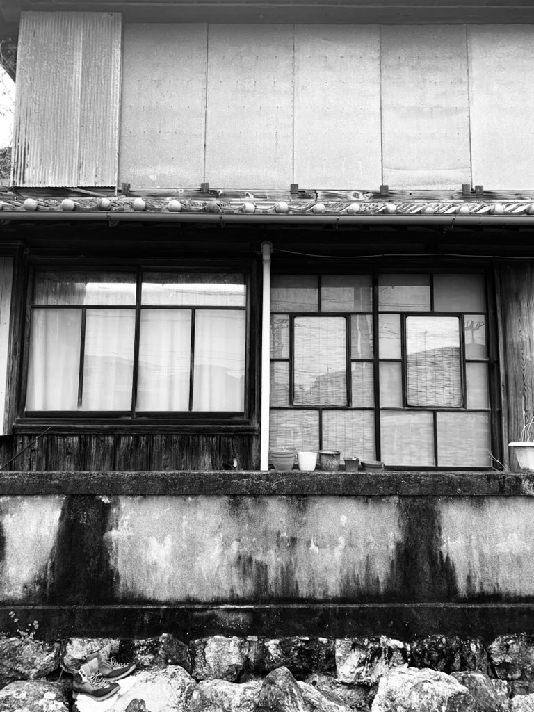 Window.

#Window
#Oldhouse
#窓
#Monochromephotograph
#Blackandgrayphoto