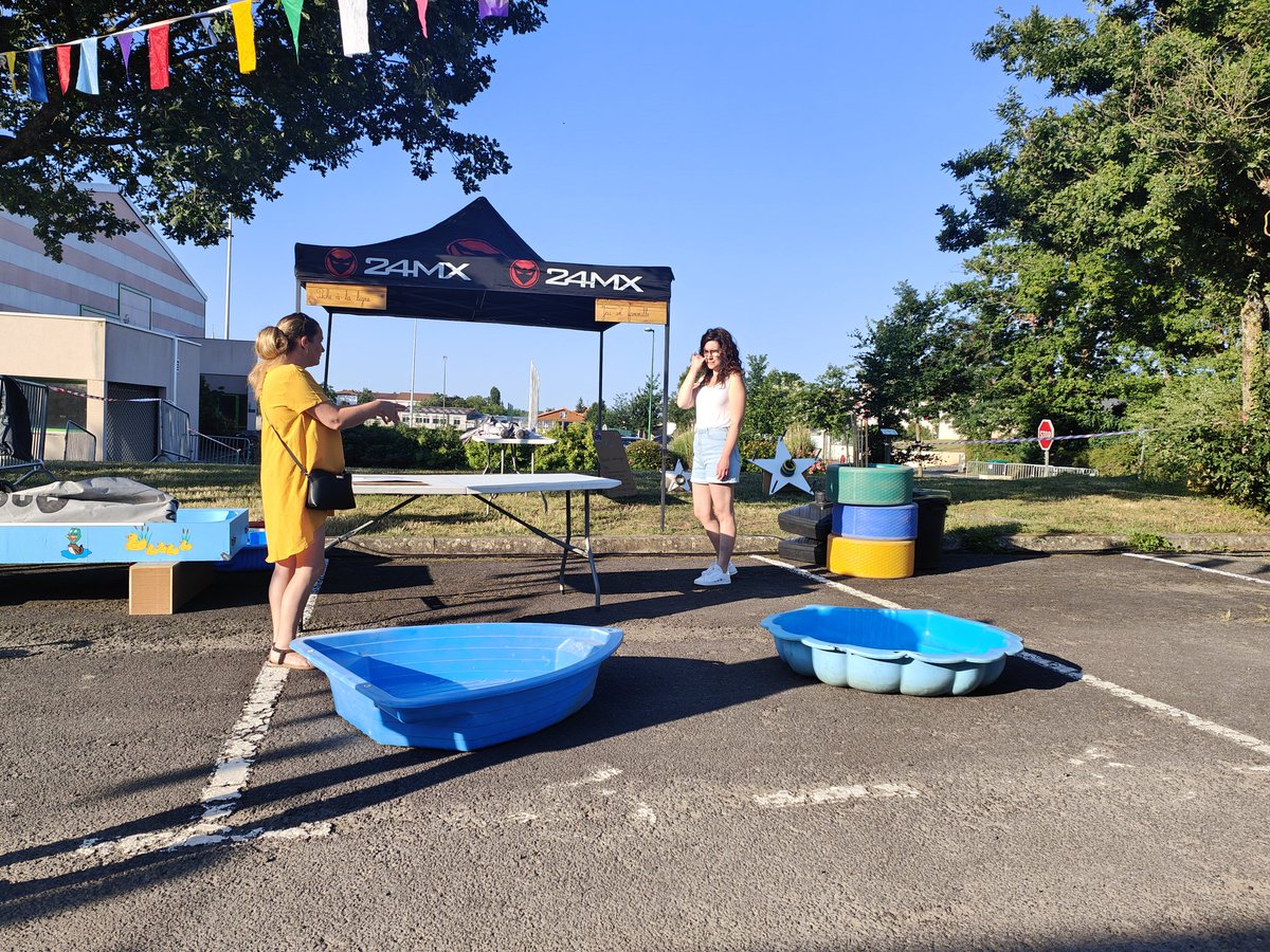 StJean_Baptiste's tweet photo. St Philbert de Bouaine est la capitale du monde aujourd'hui 🗺️✈️! Tout est prêt pour cette kermesse afin de clore notre thème "Destination le monde" https://t.co/MH0IIuv2Bf