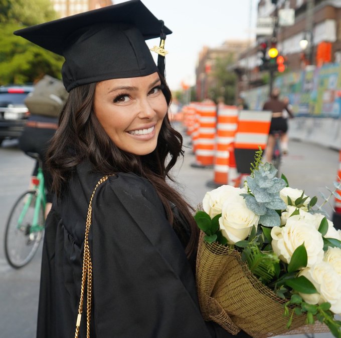Forever the yearbook girl 🎓 https://t.co/yyu5gQqJjk