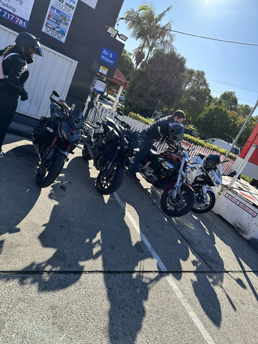ig_sparky's tweet photo. Great day out with the bike fam! https://t.co/6PWzMksNmS