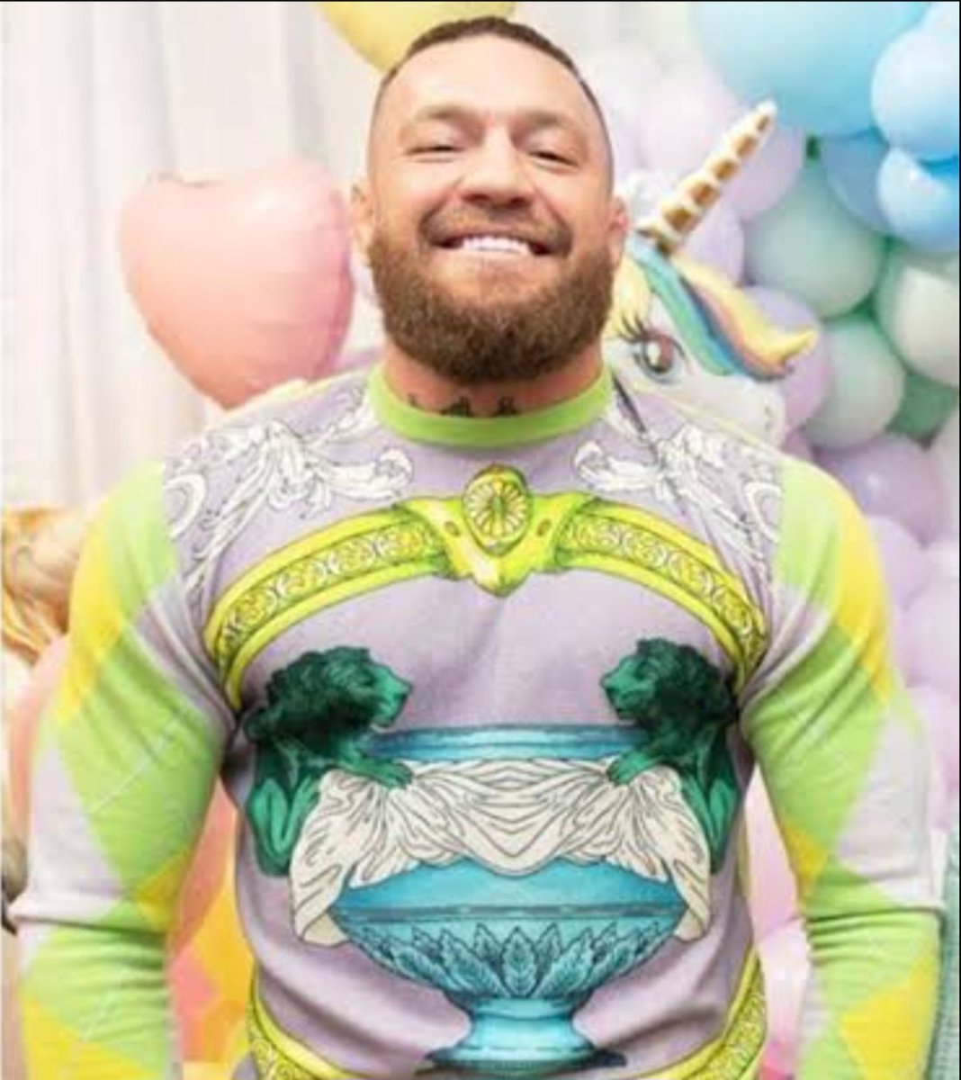 Megamanjuice's tweet photo. @TheNotoriousMMA looks like a conor mcnugget impersonator these days 😂 https://t.co/4azjeknaGm