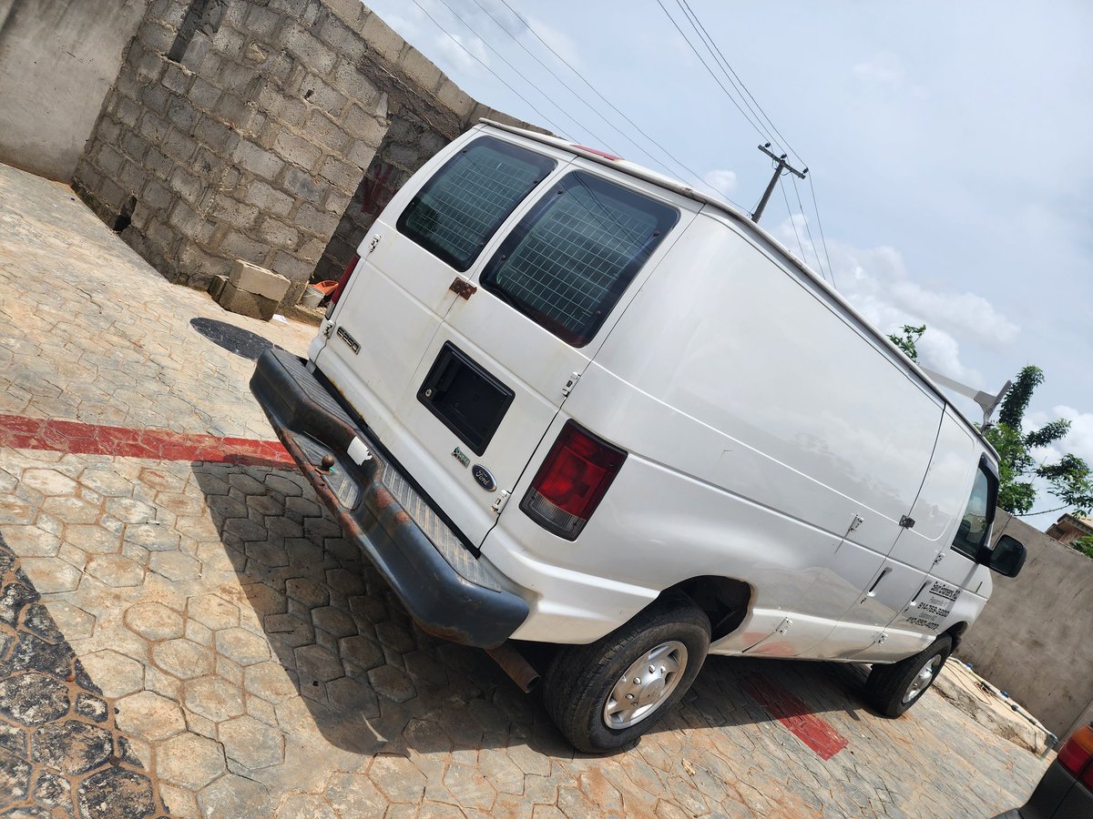 woleonit's tweet photo. Very clean and strong Ford Fx150 Bus for sale. 
New arrival Tokunbo
Location: Ogba, Lagos
Price: 5.6m
08034559436
Banky, Adesua, Nigeria, NIN and BVN, susu, wagner,  Russia, cheating, obedient. https://t.co/nMqDqvbHLm