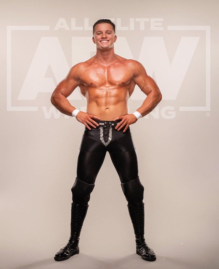 Real_KeyRun's tweet image. Bullet Club Gold needs a protege !!!
@realcolekarter has got potential ...... he's the future.

@JayWhiteNZ @AEW 

#BC444Life
#BCGold
#BangBangGang