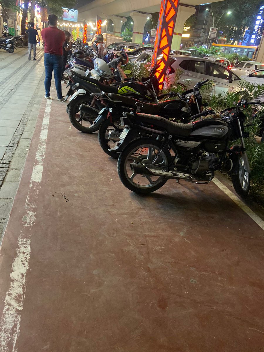 sandeep28851508's tweet photo. Delhi mai cycle lanes ki halat parking mafia ka kabza cycle chalane ko ik inch bhi jagah nahi Delhi ke cyclist akhir jaye toh jaye kahan dekhiye cycle lane ki halat @ArvindKejriwal @kgahlot @nitin_gadkari @PMOIndia @narendramodi @MCDdelhi @MCDdelhi_ https://t.co/JDIXy2n0TW