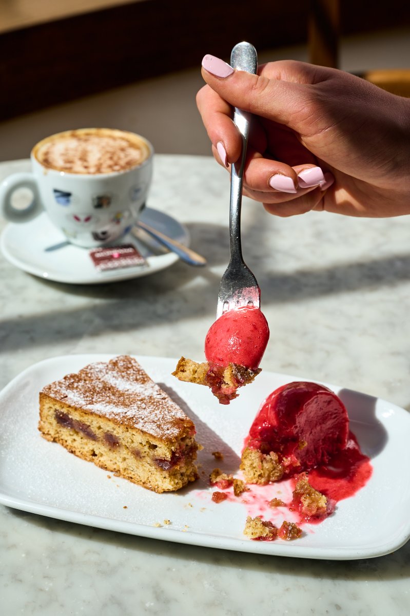 We could only wait so long before having to tuck into our torta al melograno (pomegranate &amp; blackcurrant cake with raspberry sorbet 😋) ...