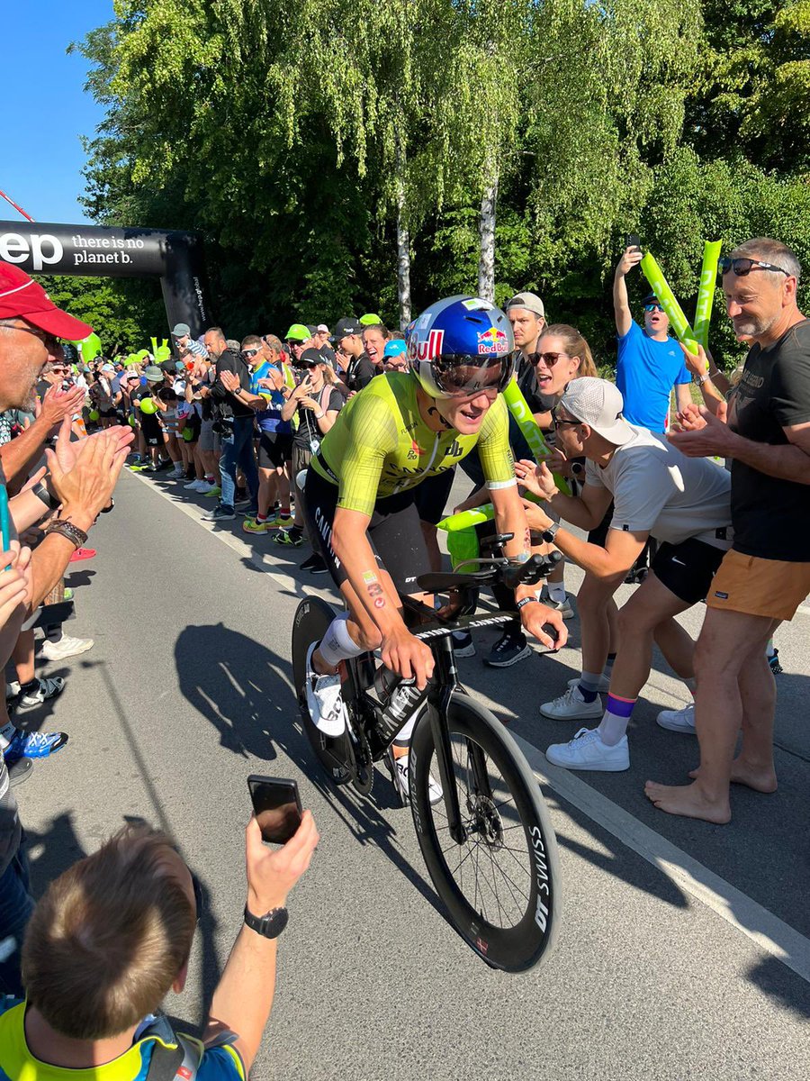 Solarer Berg…goosebumps.

The men are climbing the famous Solar Hill and its packed and so loud!!
Ditlev and Laidlow in the lead, Bakkegard is 1:42 down, followed by Lange, Kanute and Heemeryck with 4:55 gap from Ditlev
#wearetriathlon #challengeroth