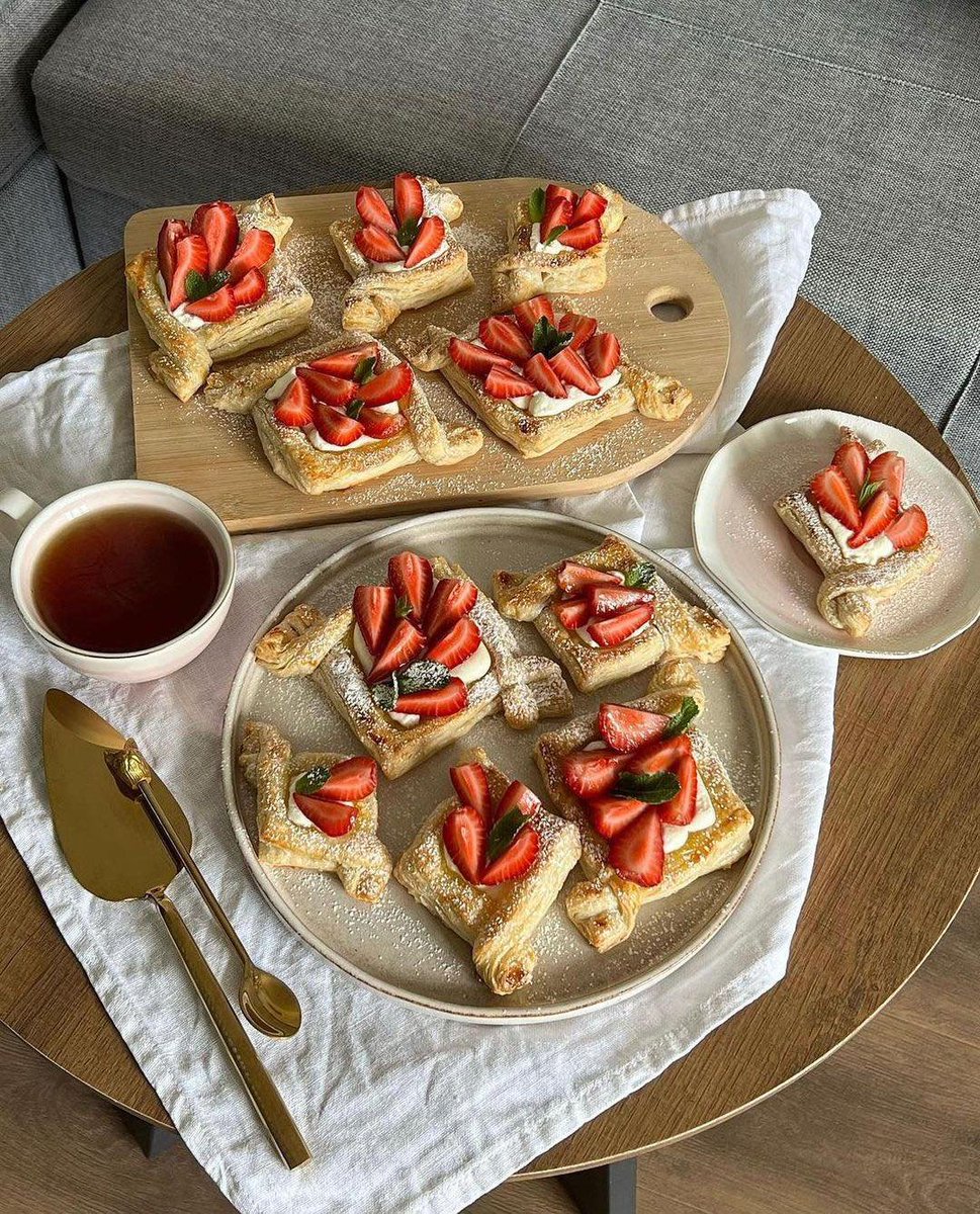 strawberry pastries 🍓