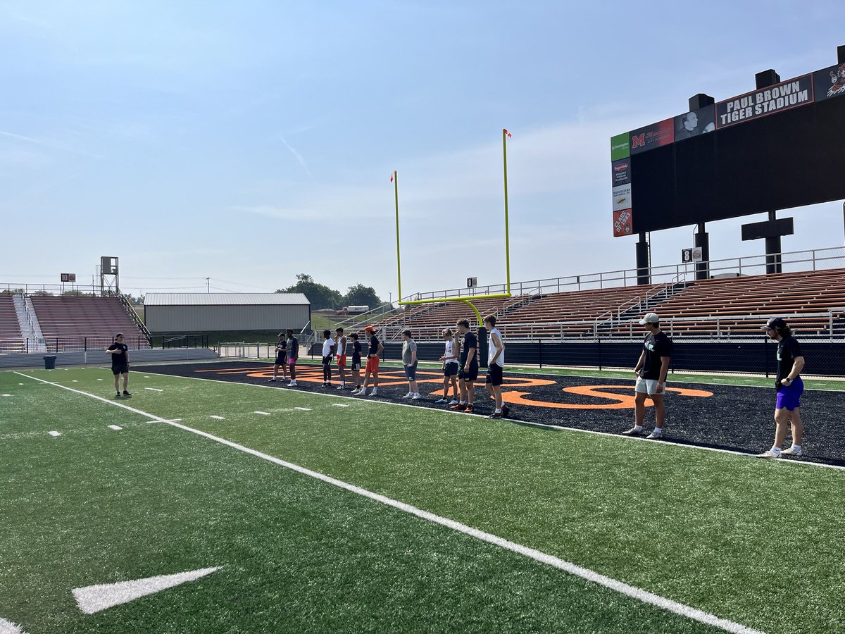nxtlvlspeclstAW's tweet photo. Got some great work in at our first Nxt Lvl clinic! Many left with new drill work, stretches, preventative maintenance, mental work, and got one day better at their craft! Thank you to all that joined us and we will be back @MTigerAthletics @440Performance @andrewpdavid5 https://t.co/kdmmOLha6W