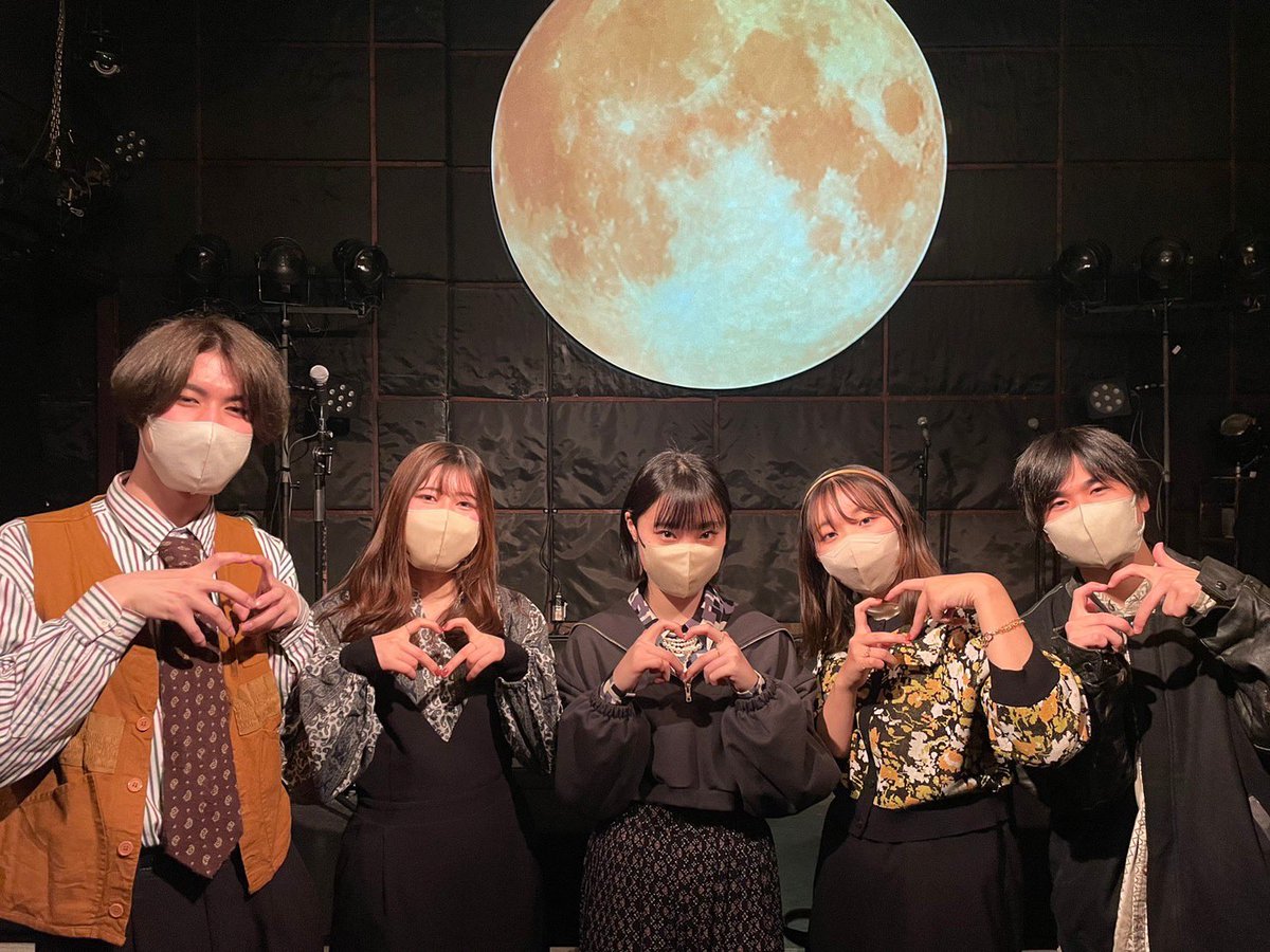 getsureishi_12's tweet photo. 🌙*ﾟお知らせ

この度、私たち月鈴子は8月末をもちまして解散することになりました🌙
ラストステージはまだ未定です。
たくさんの方に知ってもらい、歌を聴いていただき嬉しかったです🍀
ラストステージまでよろしくお願いします🙇🏻‍♀️ https://t.co/v1JYAT9Xtl