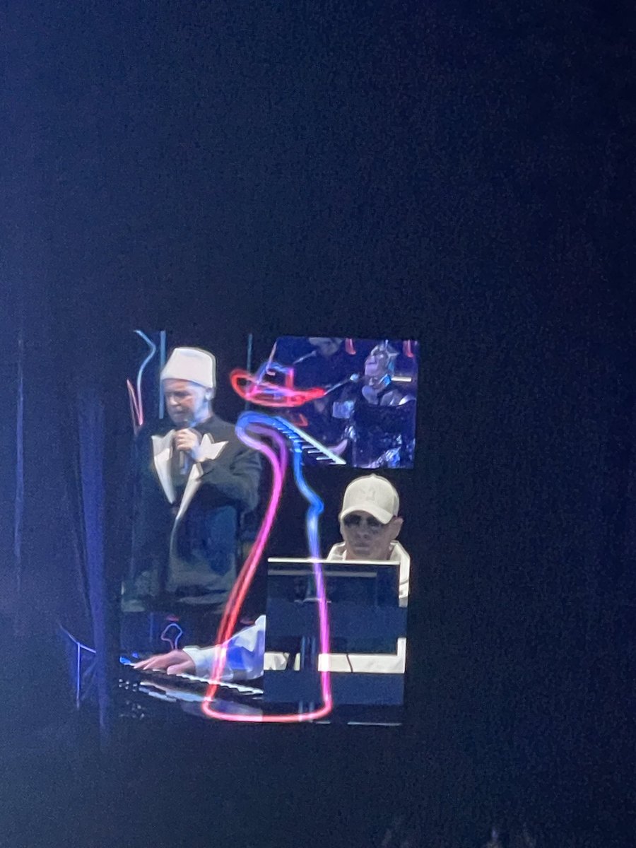 ZingoHQ's tweet photo. @petshopboys absolutely smashed it at @leedsarena last night.  Best show I have seen. The atmosphere was amazing. Loved loved loved it! 🎉 https://t.co/wjWfOq7CvS