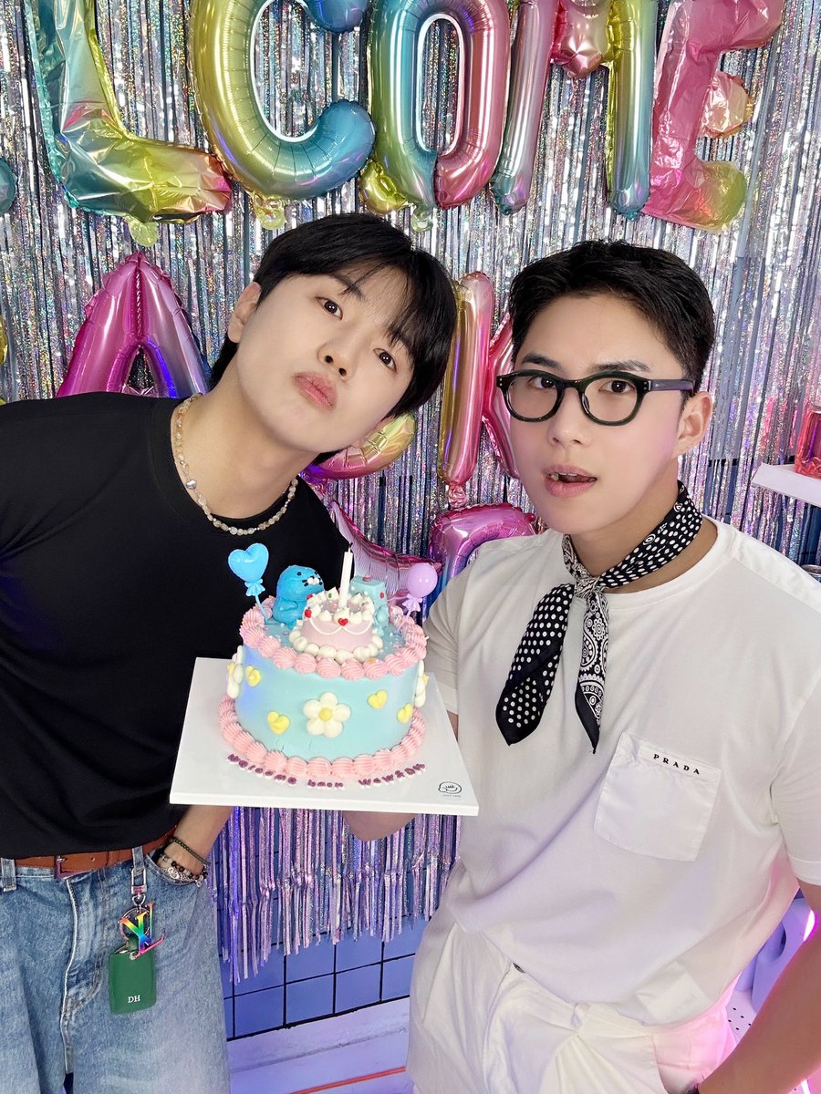 official_ACE7's tweet photo. [#ACE_PHOTO] 📸

230625 Welcome back WOW&amp;DONGHUN LIVE 🤖🗿 완료

웃안웃: 웃긴데 안 웃겨
잼없잼: 재미 없는데 재밌어

#에이스 #동훈 #와우
#ACE #DONGHUN #WOW https://t.co/UoXQd3byH5