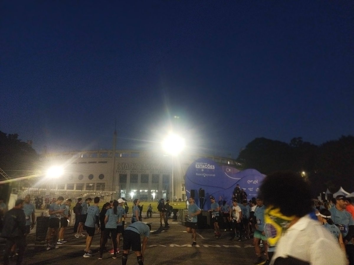 acbtj's tweet image. Largada as 6 e meia da manhã, 15km completados em 1h17m cravados...🏃🏻💪✌️🥇🫀👣 #corridadasestações #sp2023 #inverno  #daycovalrun