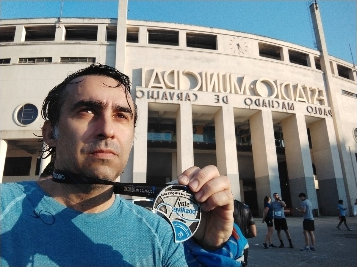 acbtj's tweet image. Largada as 6 e meia da manhã, 15km completados em 1h17m cravados...🏃🏻💪✌️🥇🫀👣 #corridadasestações #sp2023 #inverno  #daycovalrun