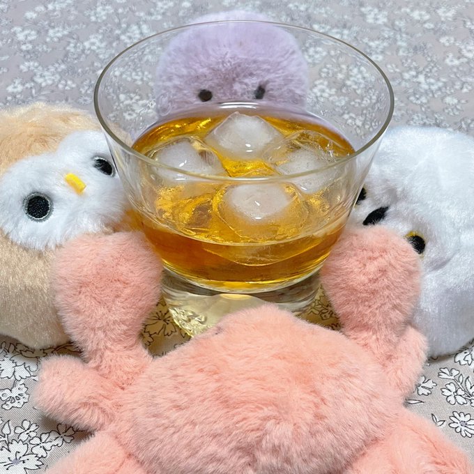 母の自家製梅酒まだ3リットルくらい飲み切れてないのに今日1.5リットル来ました。今年も美味しいです。梅酒消費レシピを随時募集中です。梅酒ゼリーはアルコールが飛びきらず酔いまくる兵器です
