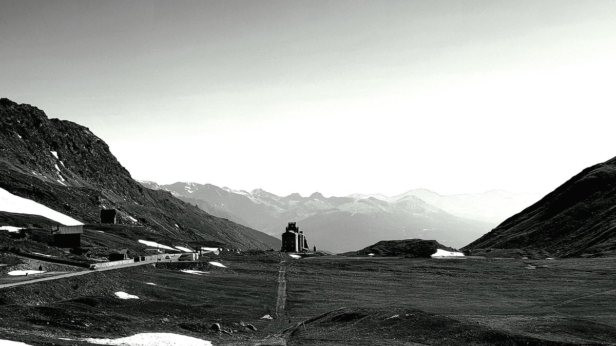 linda_acapo's tweet photo. *Passages*
#photography #bnwphotography #blackandwhitephotography #photography #photooftheday #alpinepass #france #photos #monochromephoto #col #mountainphotography #alpinephotography https://t.co/bYwu2xFrVO