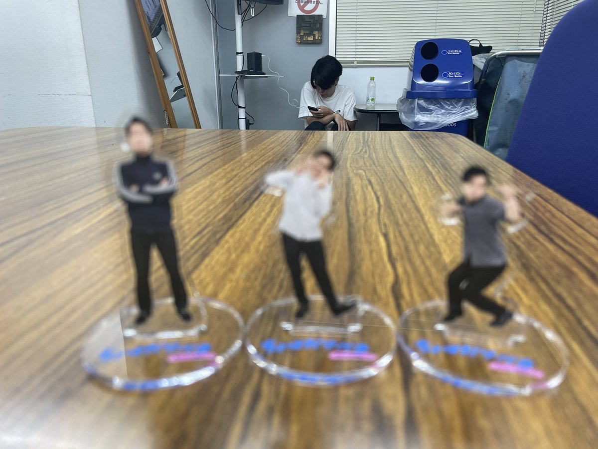 あと！！！！榎本に預かってもらってた青色1号アクスタ受け取った