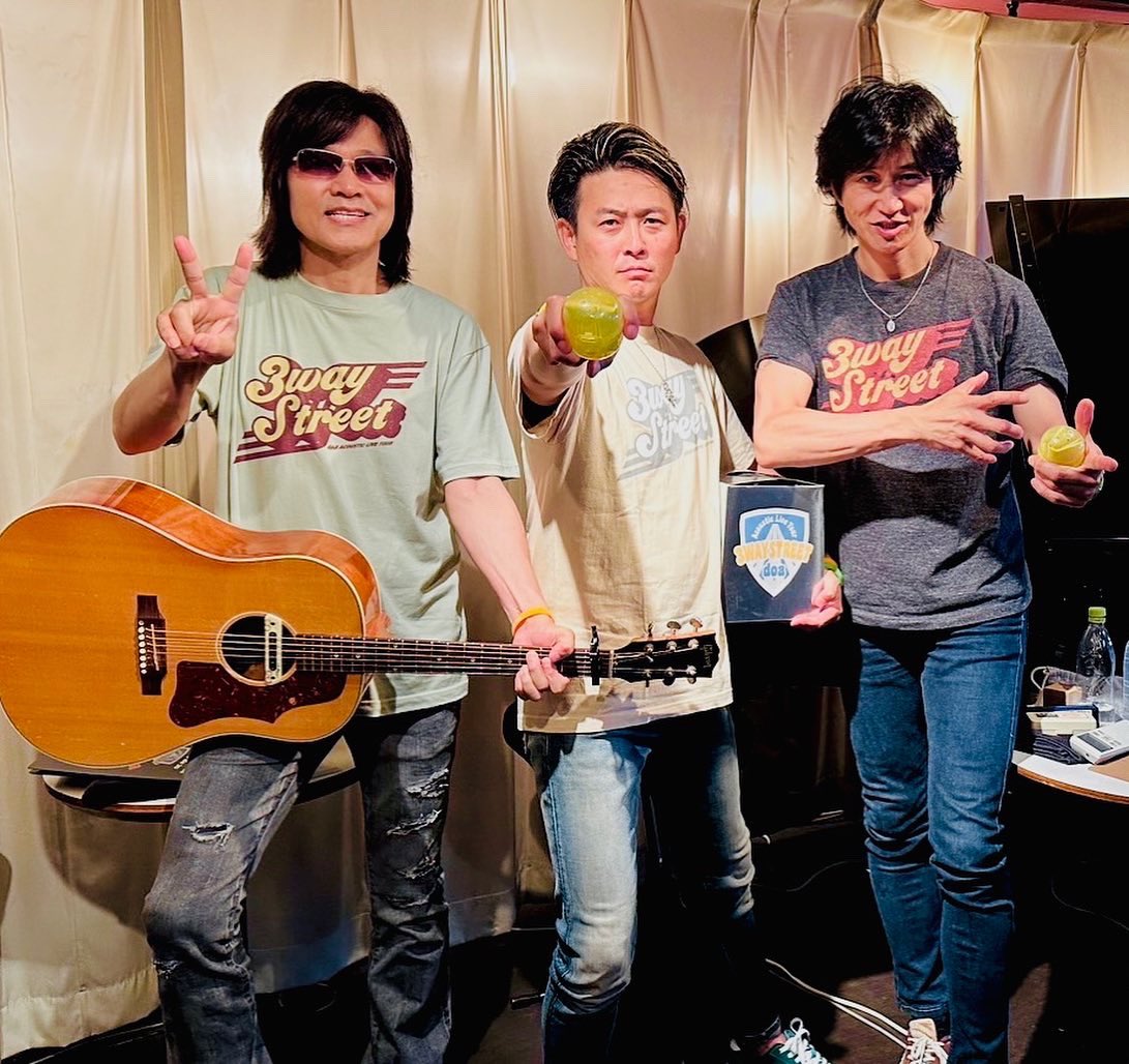 AkihitoTokunaga's tweet photo. doaアコースティックツアー北海道！熱かったぜ札幌🔥
本番中空調何度も下げたね🤣とても楽しい時間でした👍
来てくれた皆さん本当にありがとうございました‼︎

#doa #アコースティックライブ　#くう  #3waystreet https://t.co/V20ZtpFtQe