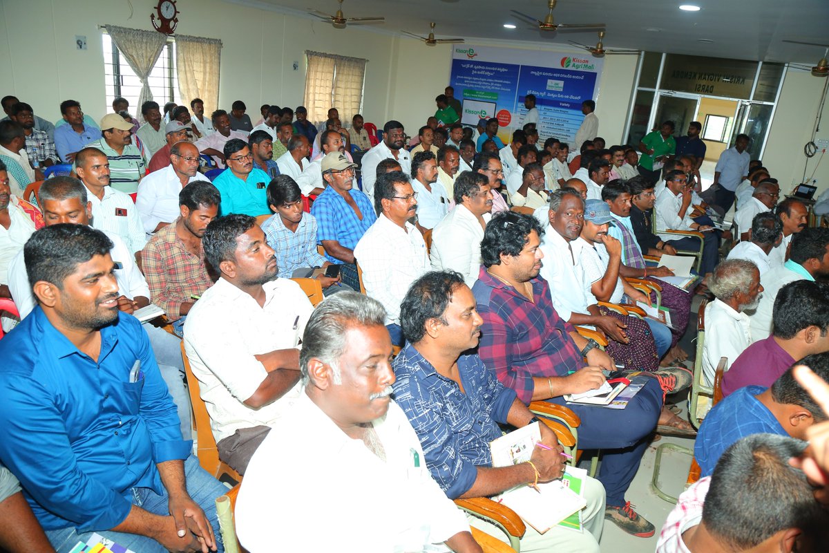 KissanAgriMall's tweet photo. Near about 200+ farmers were present for this Pomegranate Training programme . In this whole day Training session ,#DalimbRatna_Shri_B_T_Gore_Sir guided on "#irrigation, #manures,#nutrition and #disease Management activities in Pomegranate crop. https://t.co/SRzMXf9syu