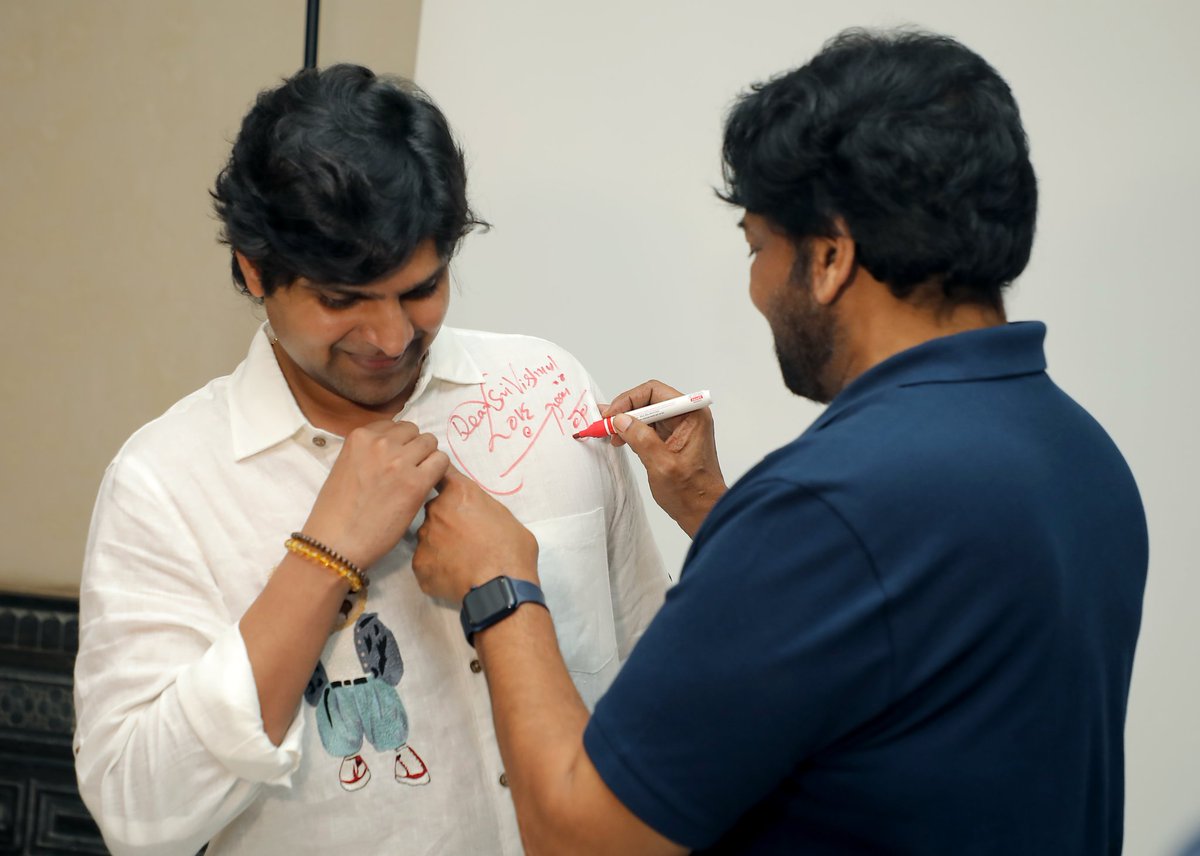 sreevishnuoffl's tweet photo. Beyond blessed to have you launch our Trailer sir MEGASTAR @KChiruTweets 🤗

Forever indebted to you for taking out your time for us 🙏🏻

- https://t.co/6WsNyC9XzT 

#Samajavaragamana In cinemas from June 29 ✨ https://t.co/VzIO1AwoXE