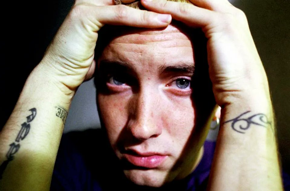 ABD’de 9. San Francisco Temyiz Mahkemesi’nin verdiği karara göre işyerinde Eminem dinlemek “Cinsel Taciz” sayılabilir.