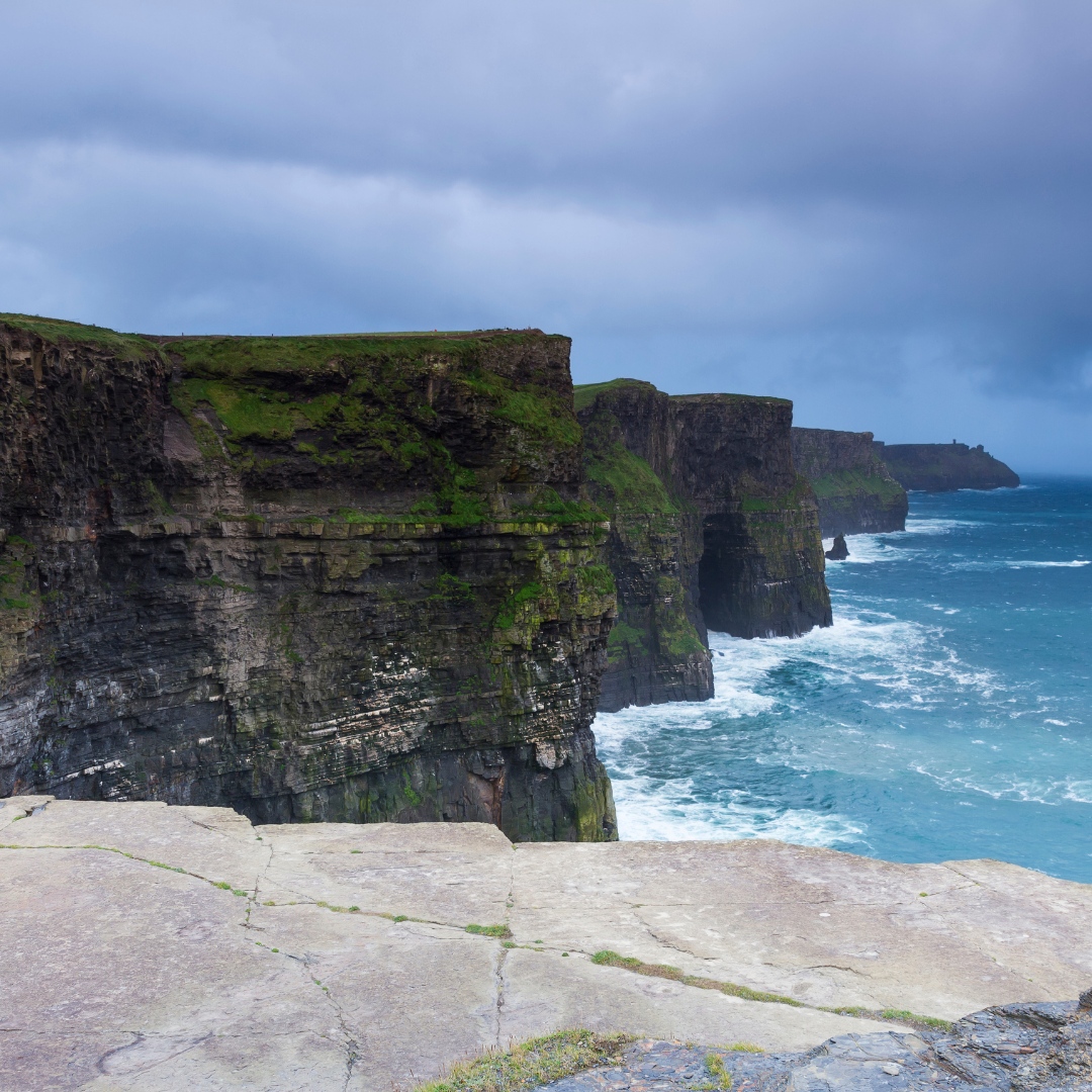 Where land meets the infinite blue. Standing on the edge of awe at the majestic Cliffs of Moher. 🌬️🍃

Nature's masterpiece that takes your breath away with every crashing wave. 🌊🌊🌊

📍The Cliffs of Moher 

Courtesy of Sasar 

#wildatlanticway #cliffsofmoher #wildroverdaytours