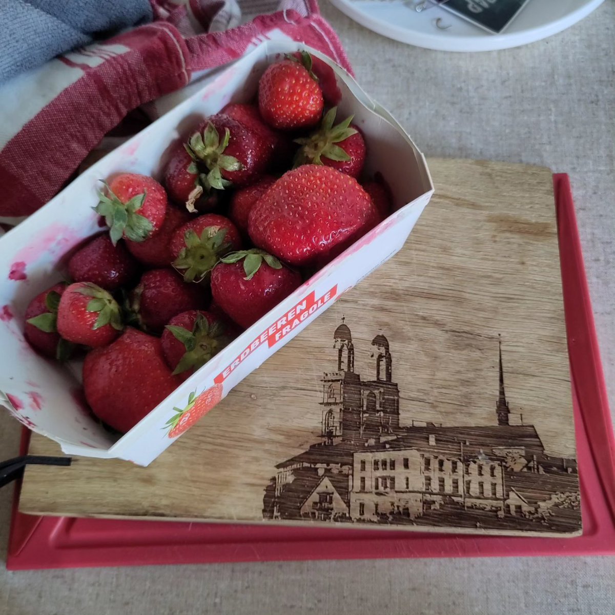 schreibgarten's tweet image. Aber wer ist diese mir unbekannte Person Namens 'Edelbauer'?! #unforcederrors #Unfrage #fluid #Youtube @HansruediWidmer #farming #Zureich #Logo