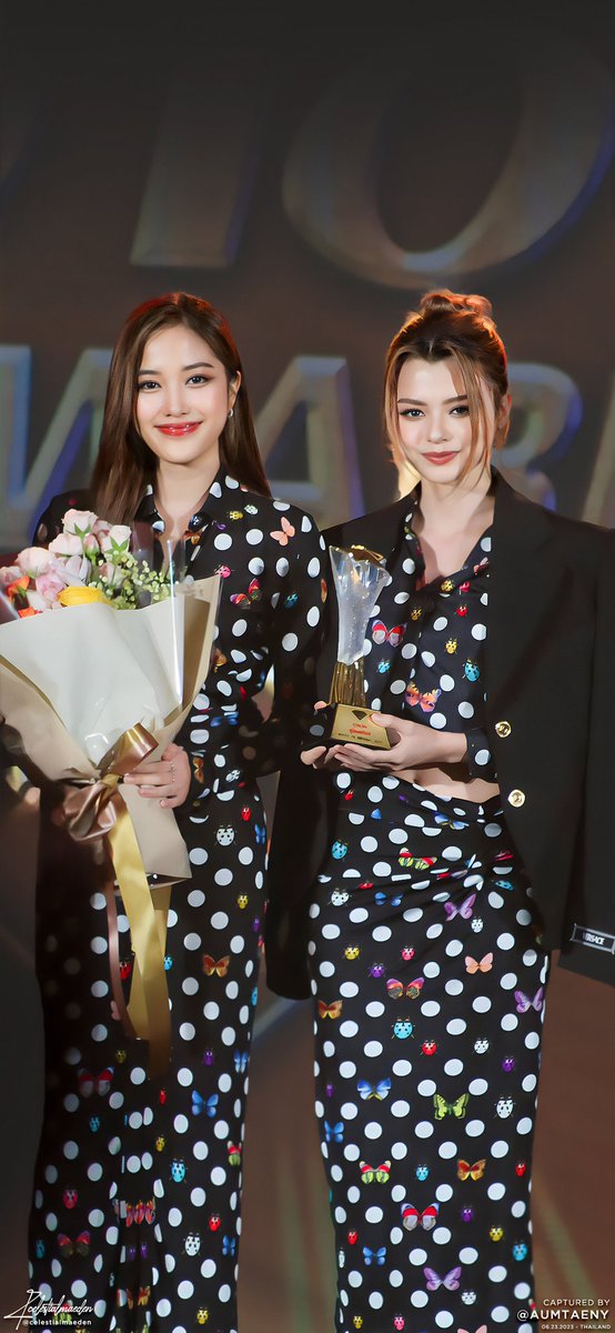 FBLinTW's tweet photo. You both make us love and smile everyday! 😘
Thank you to come into my life.😊
Taiwanese fans love you so much. 
We are still waiting for you in Taiwan.🫶🏻🐰 🦦🌷✨

#ShowOurLovetoFreenBecky 
#TAIWANisWaitingforU
#srchafreen
#beckysangels
#freenbecky
#FBTWSPT https://t.co/bCSn8Dvl1L