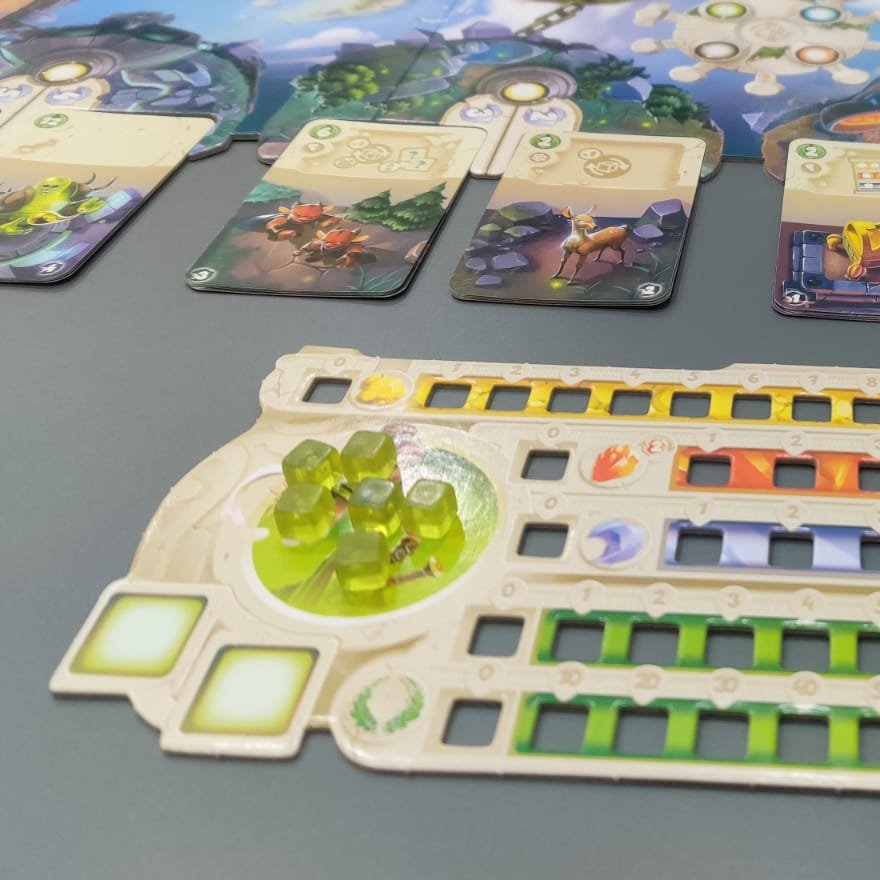 runeswordtoledo's tweet photo. 🎲 ¡HABLANDO de JUEGOS! 🎲
💬 Hoy os traemos #DiceForge, donde la estrategia y la suerte se dan la mano 💰 ⛏
✨ El pasado viernes nos reunimos la asociación @runeswordtoledo en la tienda de @GenXToledo y estuvimos jugándolo, ¡vente a jugar!
#Juegosdemesa #boardgames #dice #gg https://t.co/Y8hZ1g2OTv