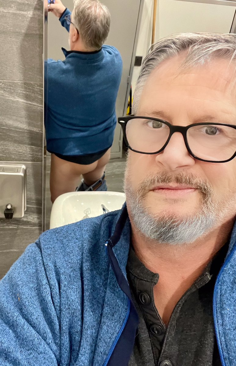 TadMoore8what's tweet photo. Sunday’s bunsday! #barehumps #booty #bottom #dumper #gayaf #happinessisastuffedbutt #SundayFunday #TeamPierced #TeamVers Time for a little fun back there https://t.co/ifu7tMeYnF