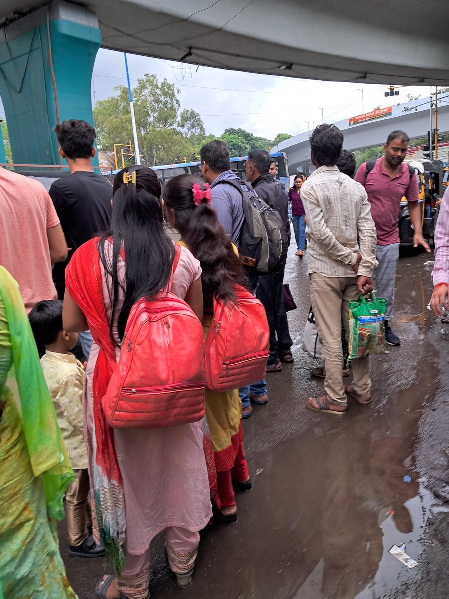 ankit_gaikar's tweet photo. #PMP #pmpml no proper management of public transport
Lot of rickshaws are parked near by main road 
And it's continuous from last 4 -5 yrs
@PunePmc @PuneRTO why you can't take a single action on this ? https://t.co/gRw71qMDUj