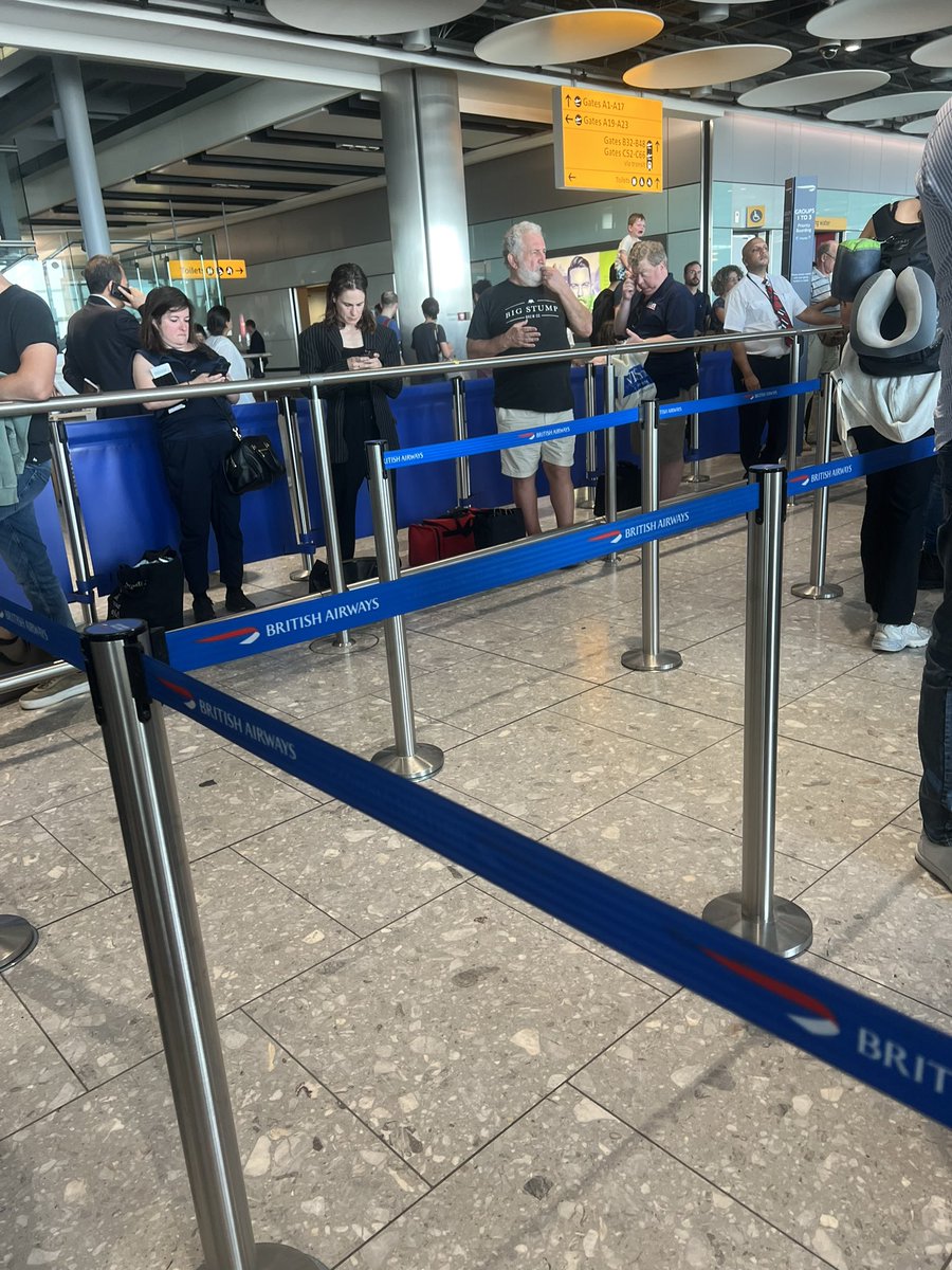 @MoJo03 She/he is @Heathrow terminal 5 right now #christineAndTheQueens #Glastonbury